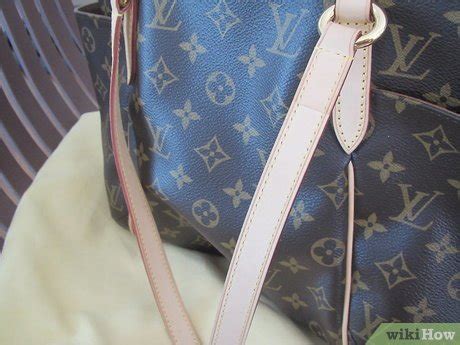 จับผิดกระเป๋า Louis Vuitton ปลอม .